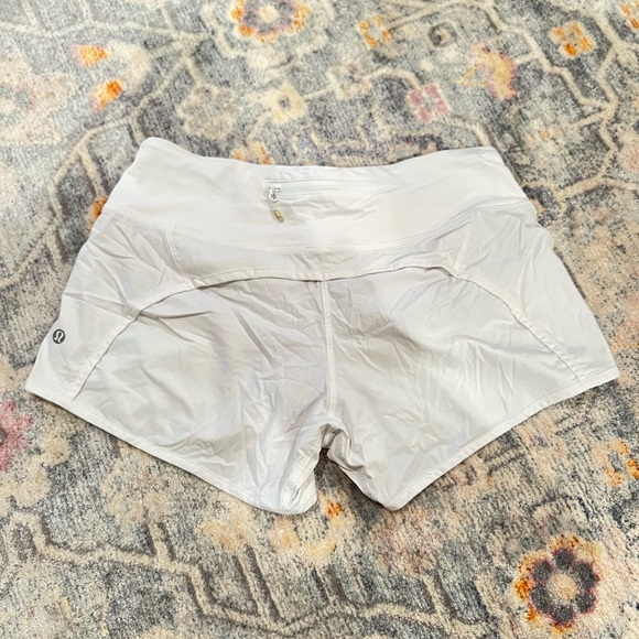 Lululemon shorts white - Picture 2 of 2